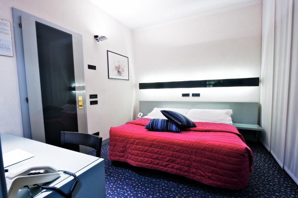 Hotel Michelangelo Biella Pokoj fotografie