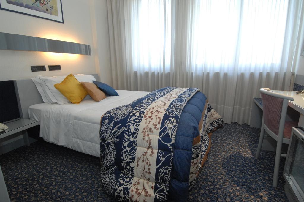 Hotel Michelangelo Biella Pokoj fotografie